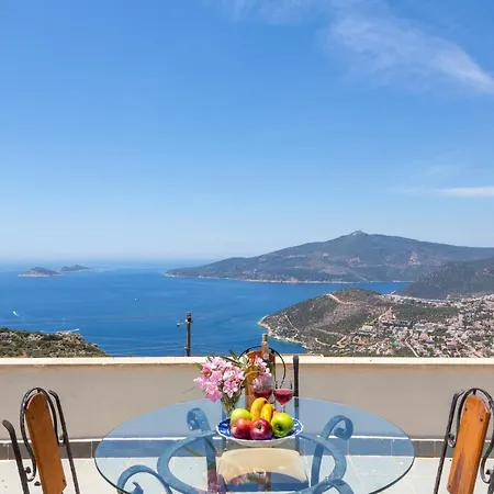 Peak House - 4-bedroom With Stunning Bay View Apartment