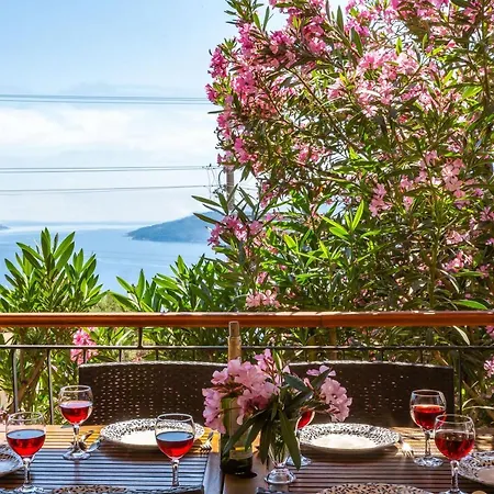 Peak House - 4-bedroom With Stunning Bay View