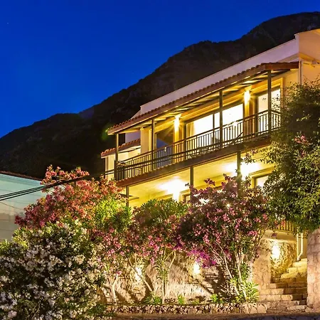 Apartment Peak House - 4-bedroom With Stunning Bay View