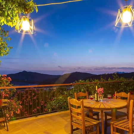 Peak House - 4-bedroom With Stunning Bay View Apartment *