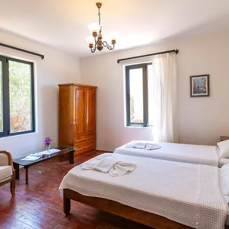 Apartment Peak House - 4-bedroom With Stunning Bay View