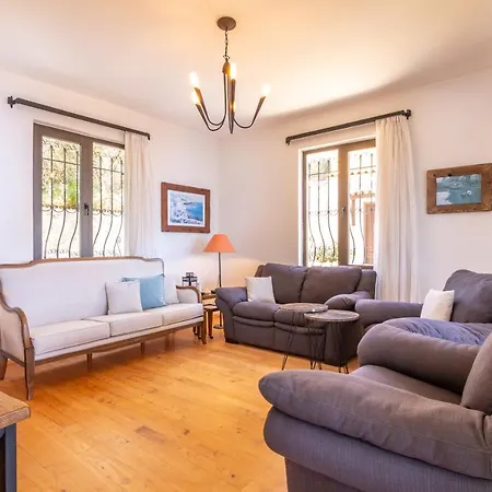 Apartment Peak House - 4-bedroom With Stunning Bay View *