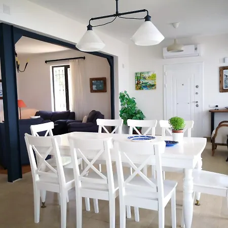 Apartment Peak House - 4-bedroom With Stunning Bay View *